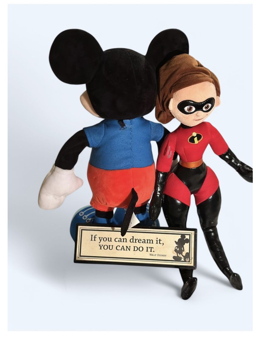 Disney Plush Collectible Set – Mickey Mouse, Elastigirl & Motivational Quote Display
