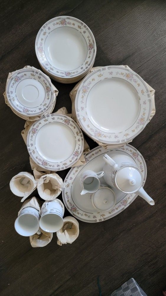 Fine China ASTRA Made In China Set Of 46