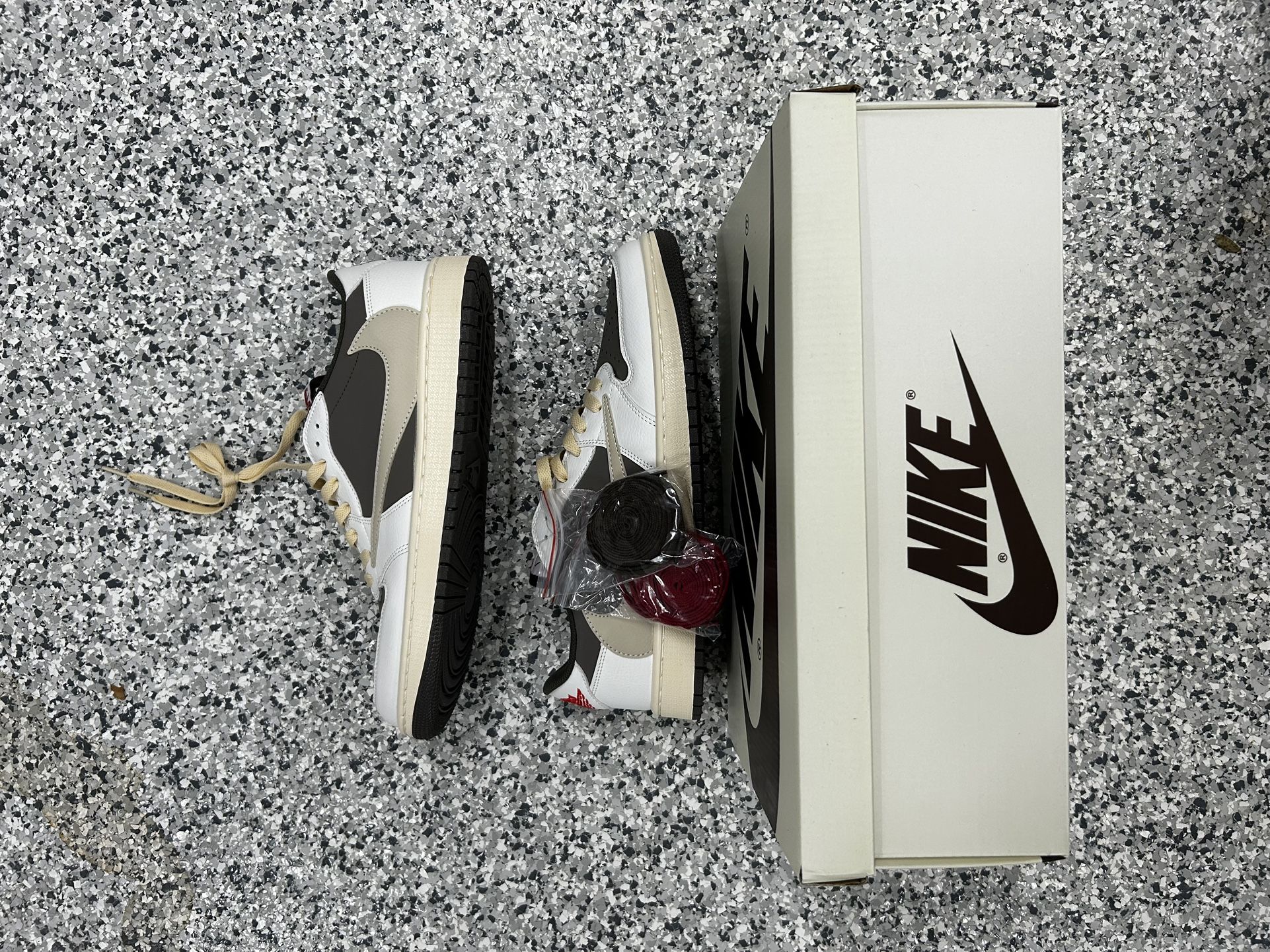 Travis Scott Jordan 1 Low Mocha