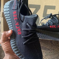 Deadstock Yeezy Boost 350 V2