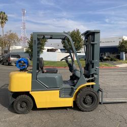 Komatsu Forklift 5000 LB CAP PNEUMATIC TIRES 