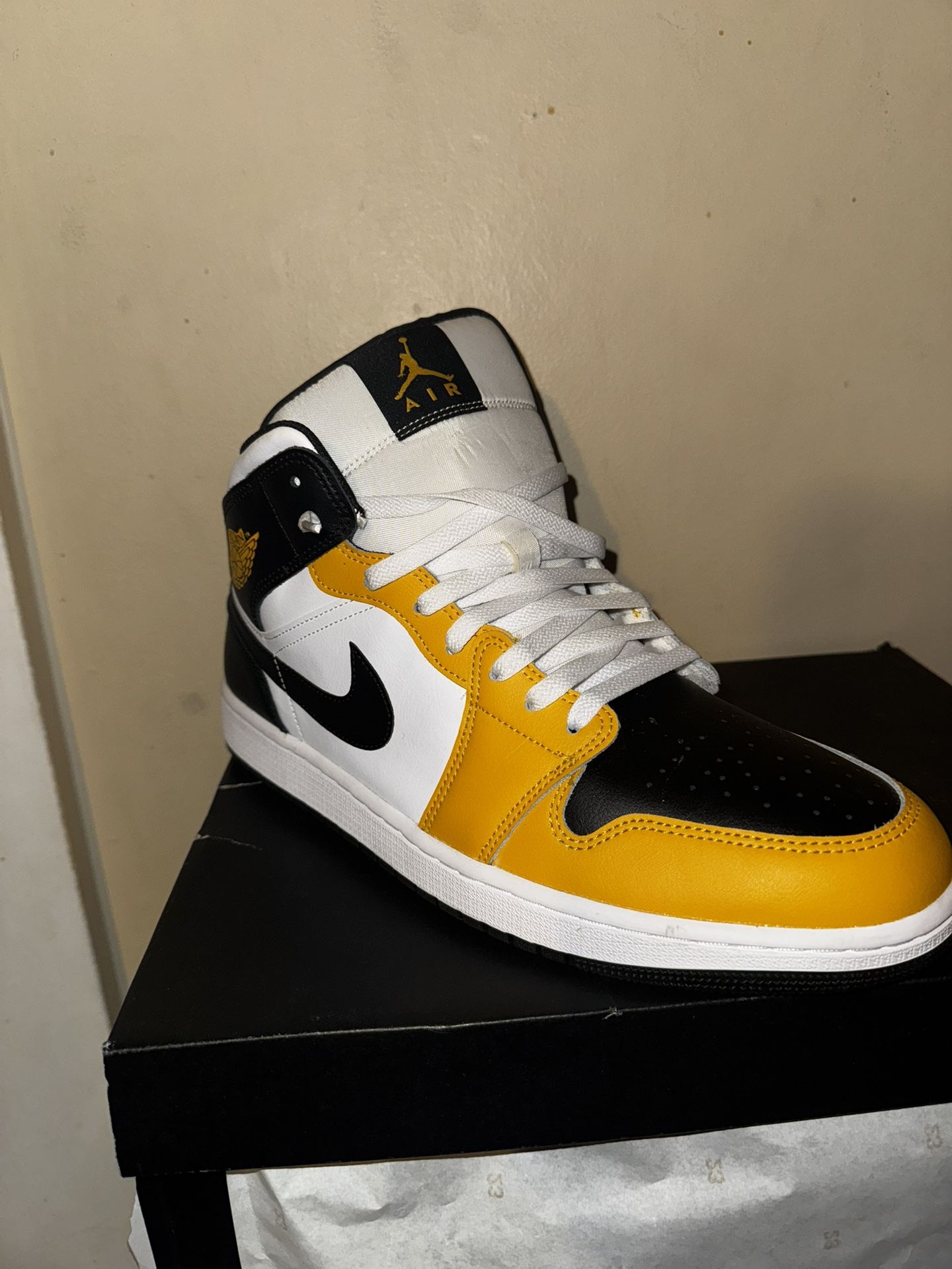 Air Jordan 1 Mid
