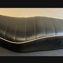 Genuine Kawasaki W400 Seat W650 Black White Piping Tuck Roll