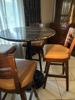 Black And Gold Granite  Pub Table 4 Swivel Bar Stools