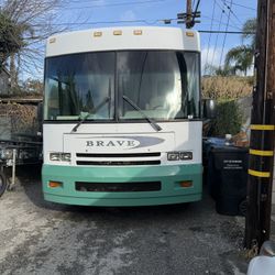 2001 Winnebago V8 Workhorse Chassis