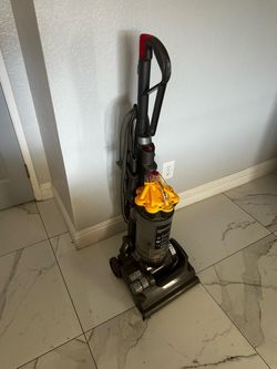GREAT WORKING DYSON DC33 MULTIFLOOR UPRIGHT VACUUM CLEANER