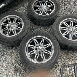 33x12.50r20 LT