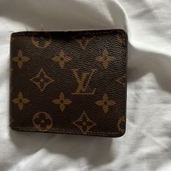 Used Men’s luv Wallet