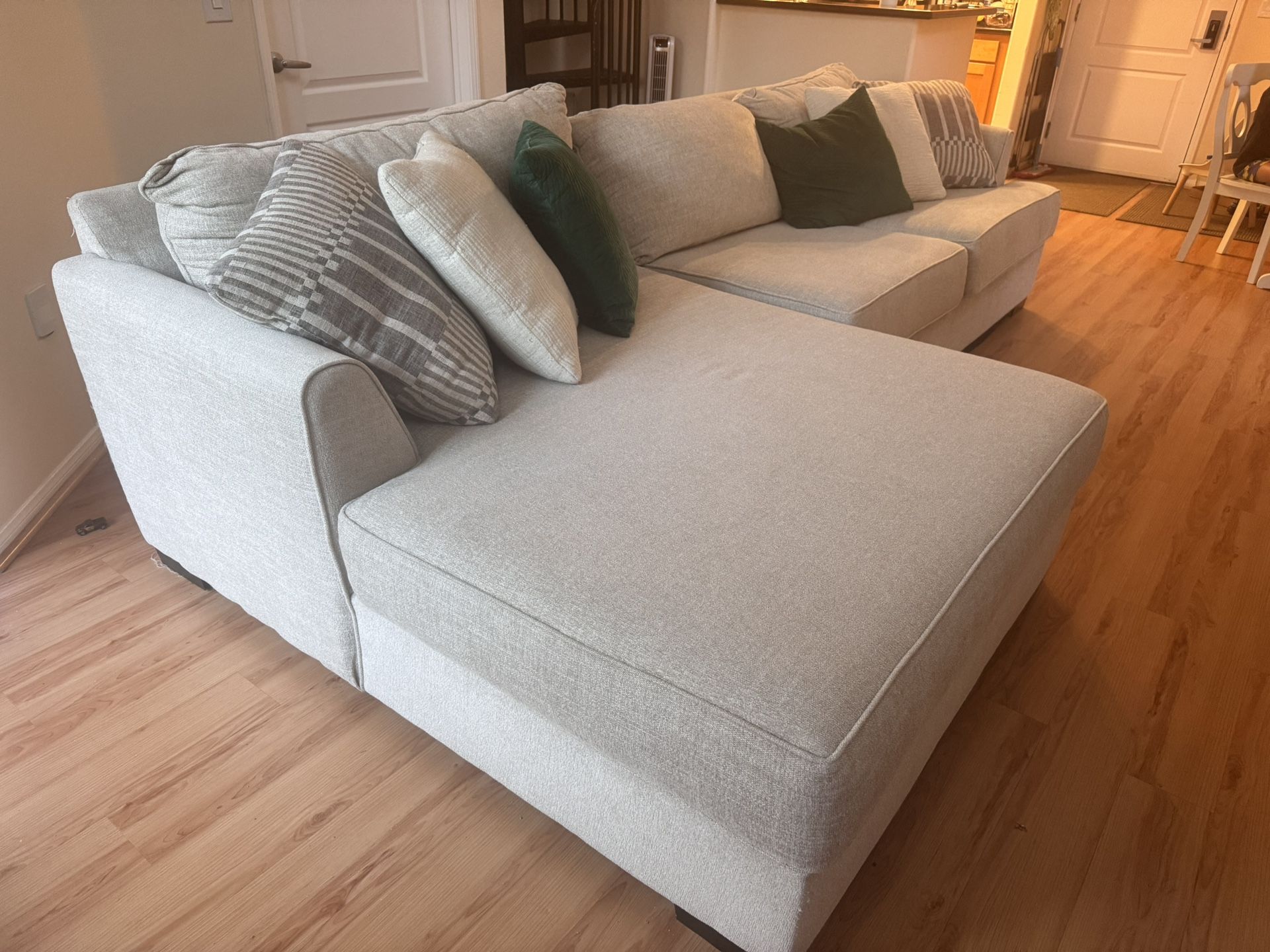 Dahlia 2-Piece Sectional