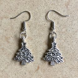 🎄 Darling silver tone Christmas tree charm earrings