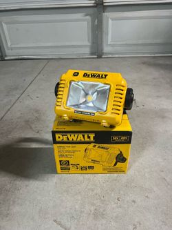 DEWALT 20V MAX Compact Cordless Task Light (Battery Not Included)