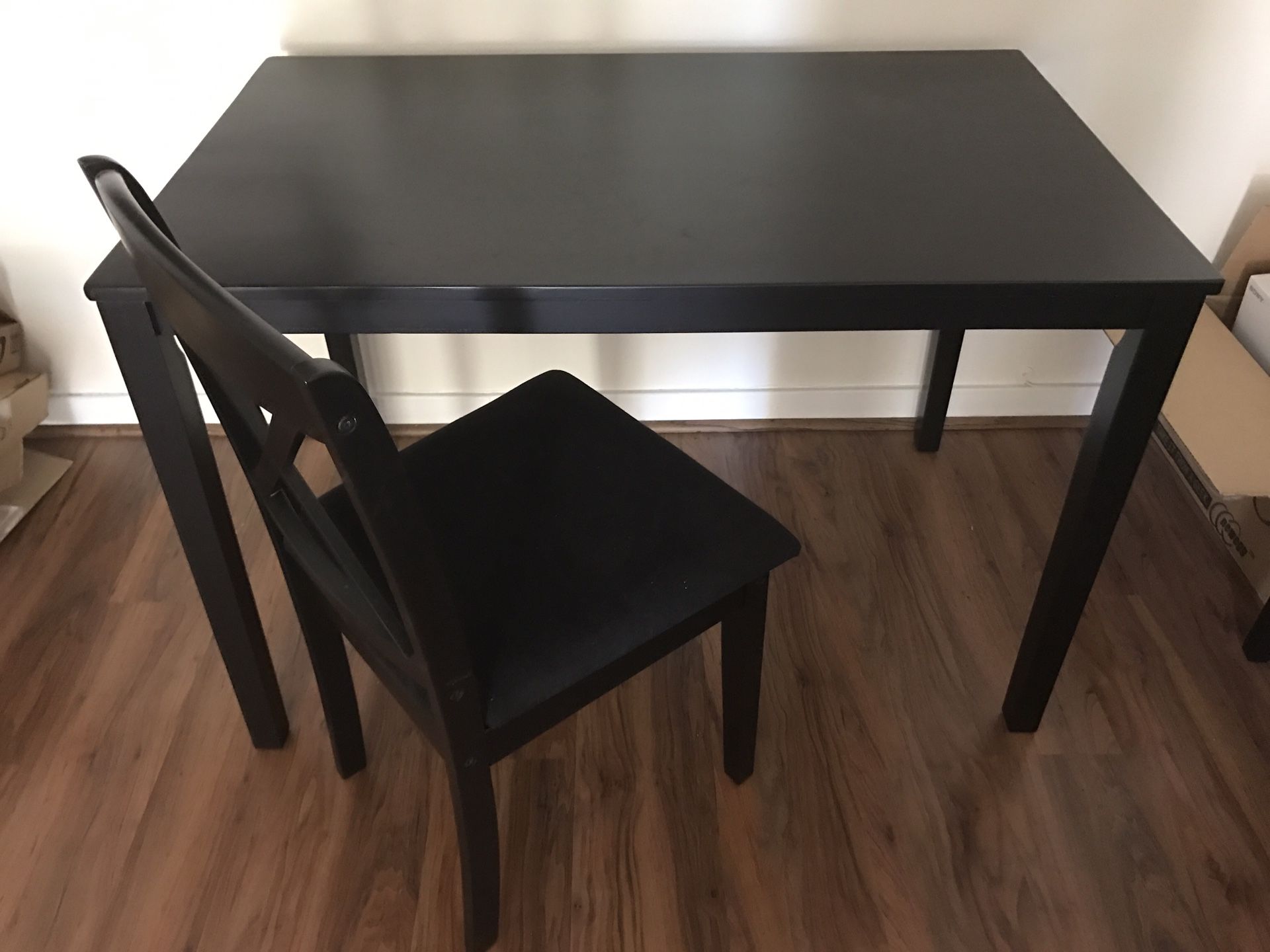 Wood Dining Table with 4 Chairs in Excellent Condition