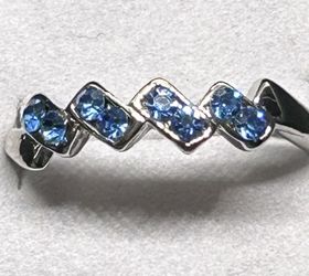 Lovely Silver Tone Ring w/ Stunning Blue Sapphire Color Stones 