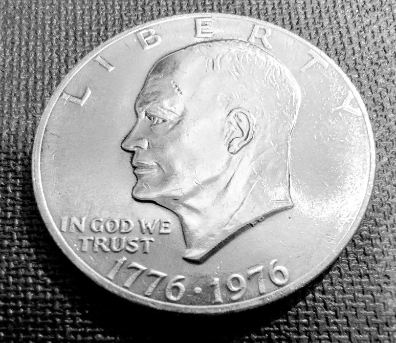 1976-P Eisenhower Liberty Bicentennial $1.00 Coin In Very Good Circulated Condition.