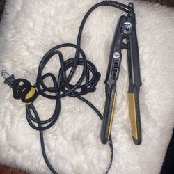 FHI Heat Digital Nano Silver Flat Iron - Works Great!