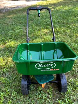 SCOTTS BROADCAST SPREADER