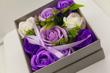 BRAND NEW Valentine’s Day Roses Soap Flower Gift Box