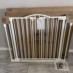 Extra Wide Pet Gate / Baby Gate - Fits Openings 38.3” - 72”