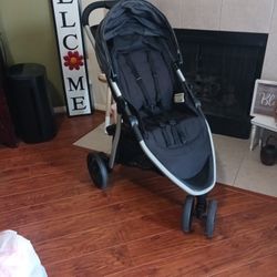 Graco Stroller. Great Condition