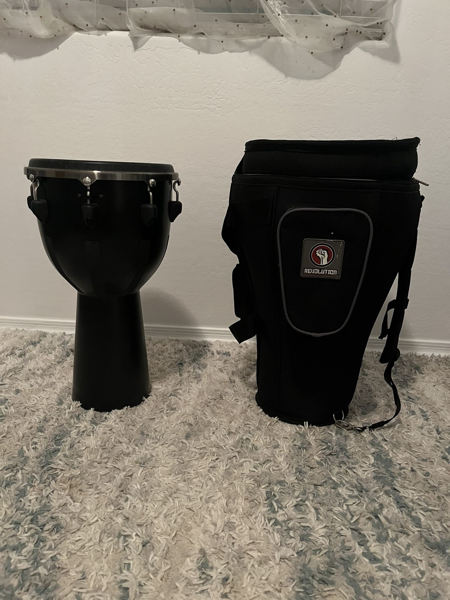 Remo Skyndeep Djembe With Travel Case