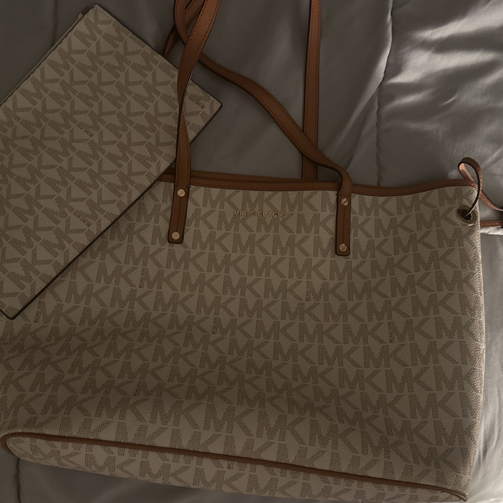 Michael kors Tote & pouch $130