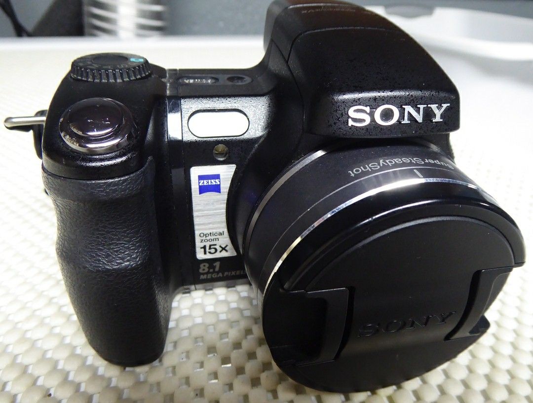 Sony DSC-H7 8MP Camera