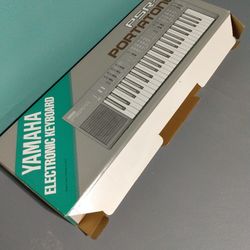 Yamaha PSR - 11 Port- a - Tone