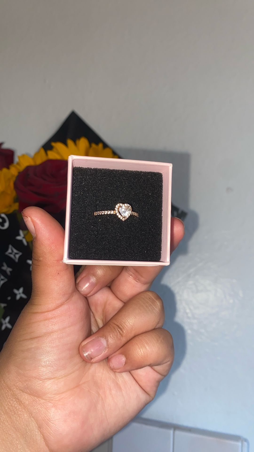 Sparkling Elevated Heart Ring Rose gold plated 