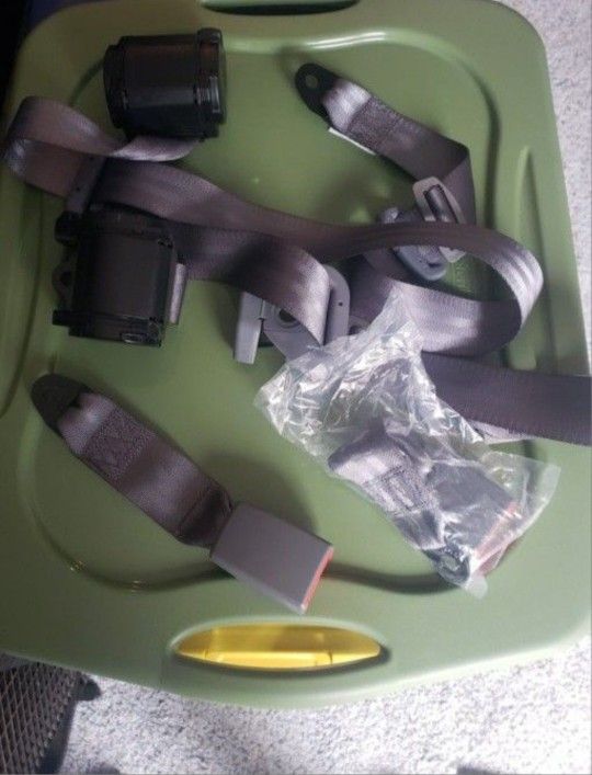 NEW Retractable Seatbelts