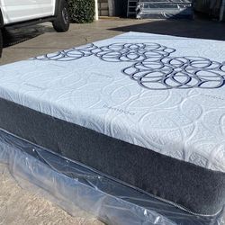 Bamboo Cool Gel Memory Foam Queen Size!!