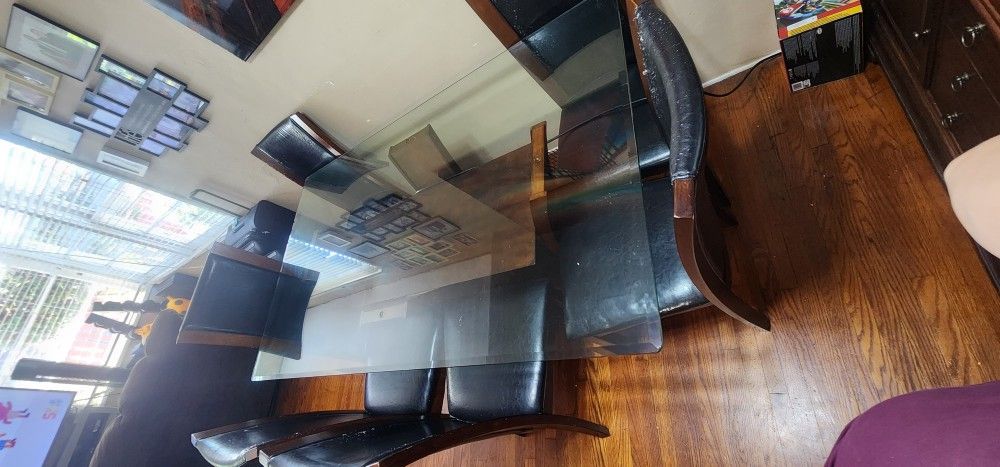 DINNING TABLE WITH 6 CHAIRS