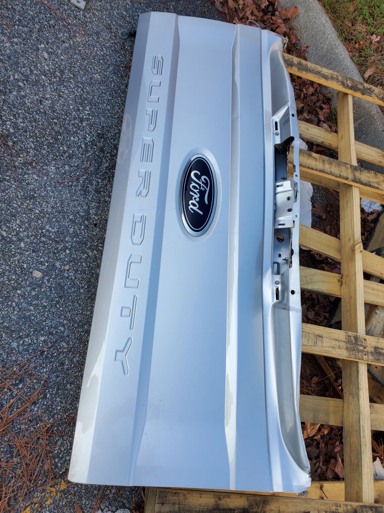 2019 Ford Superduty lightweight tailgate "Damaged"