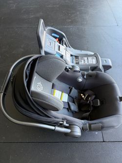 UPPABaby Aria V2 Car seat and Base