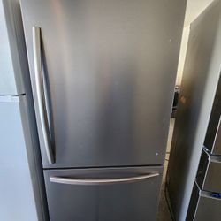 Refrigerator Bottom Freezer Like New With months Warranty 