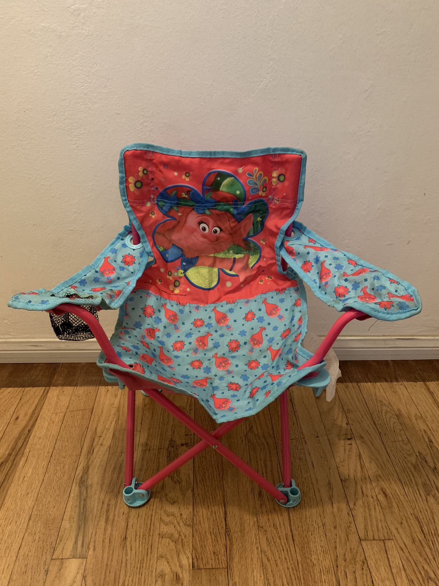 Trolls Poppy Fold N' Go Chair