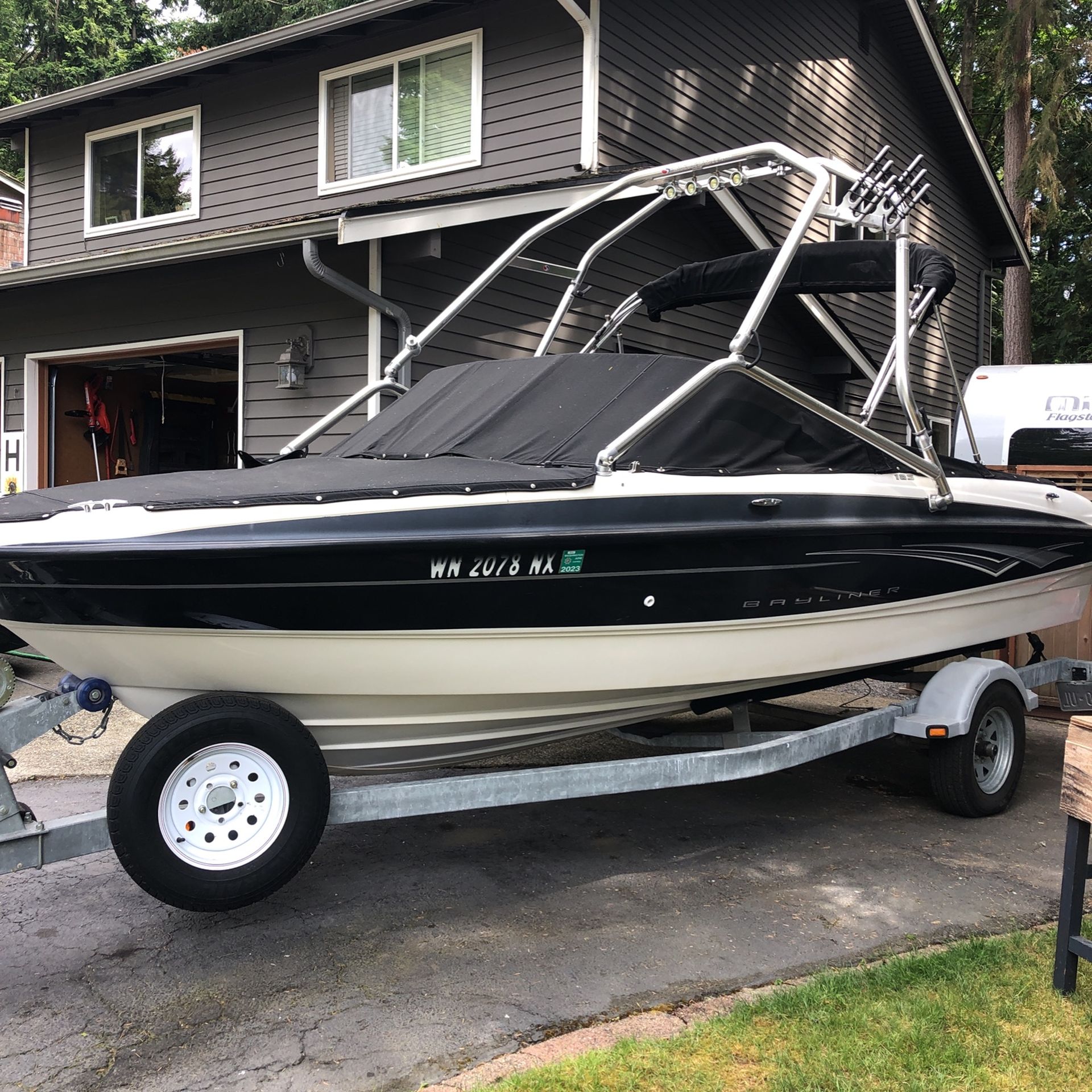 2008 Bayliner 185 Bowrider, swim platform and lounger 18.5’