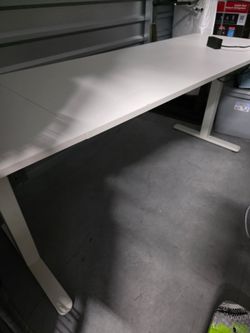 59” White electric adjustable desk