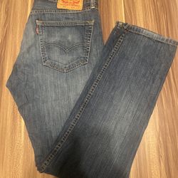 Levi’s Jean Size 32x32                                       Z