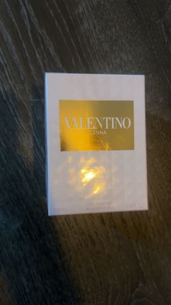 Valentino Donna perfume