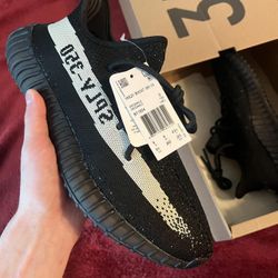 Yeezy Men's Black and White