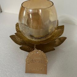 Lotus candle holder w candle
