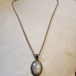 STUNNING STERLING SILVER WITH MOONSTONE NECKLACE 