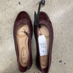 NWT Women Memory Foam Flats Size 6