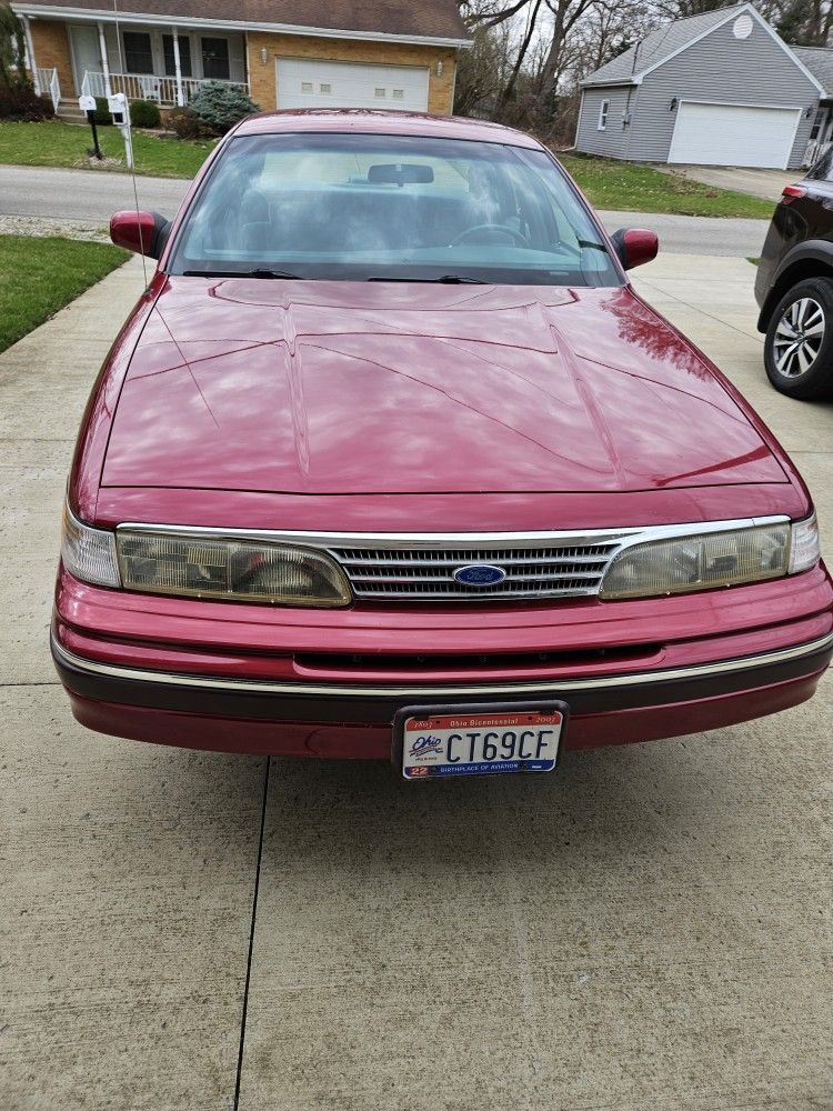 1989 Ford Crown Victoria