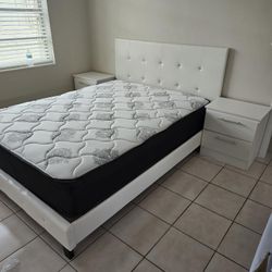 Brand New Queen Bed Frame with Mattress and Nightstands / Cama Queen con Colchón y 2 Mesas de Noche Nuevo a Estrenar....Fast Delivery 🚚 