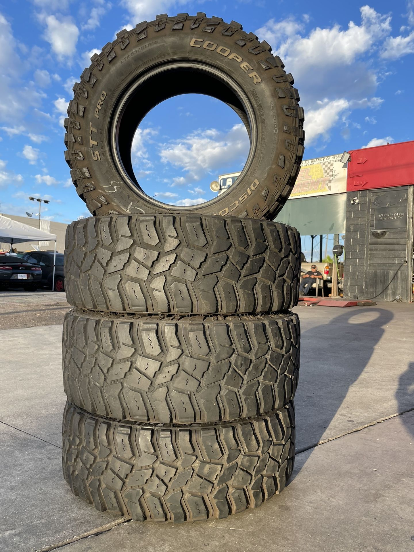 Vendo 4 Llantas LT 285/65R18 Marca COOPER