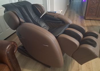 Kahuna zero gravity massage chair great working condition