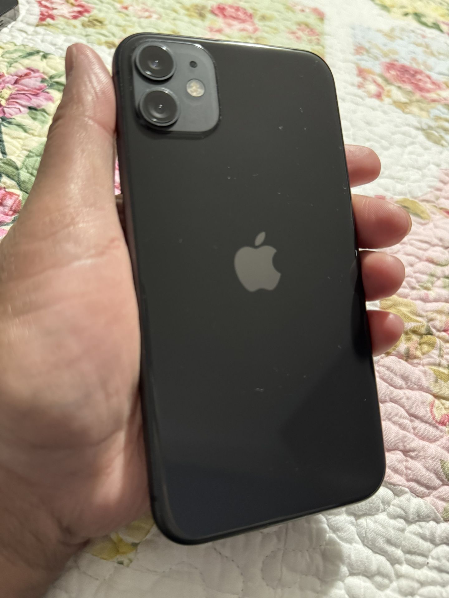 Apple iPhone 11 Black 128GB Factory Unlocked. In Great Condition with Good Battery life