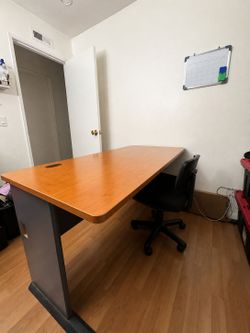 Computer desk