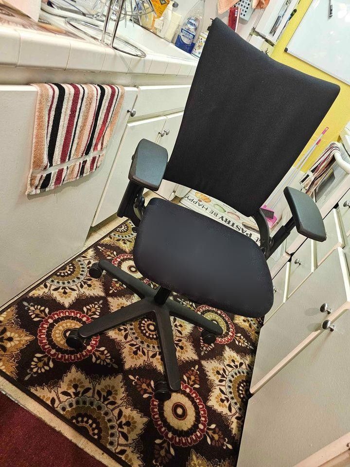 STEELCASE DESK CHAIR OFFICE/INDUSTRUAL QUALITY IN NORWALK for Sale in